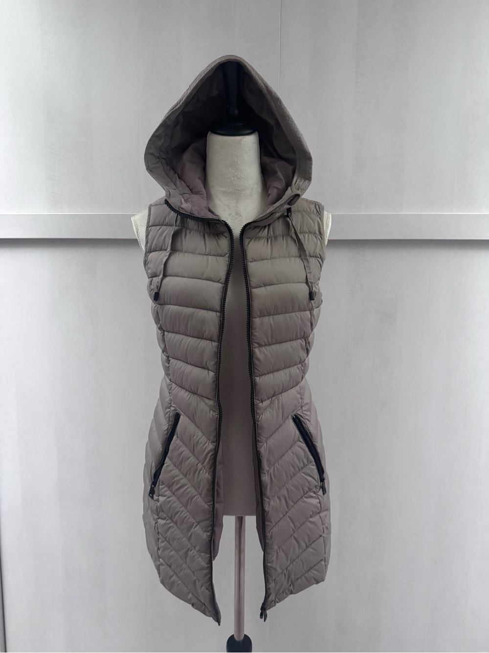 Bernardo Taupe Sleeveless Hooded Quilted Long Puffer Vest - Size XS